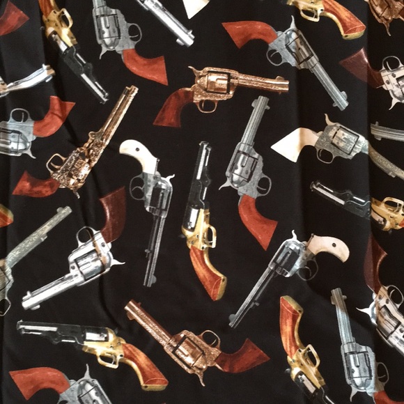 Revolver / Pistol / Gun Print Quilting Fabric - Picture 6 of 11